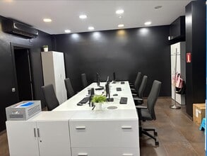 Retail in Montcada i Reixac, Barcelona to rent Interior Photo- Image 2 of 4