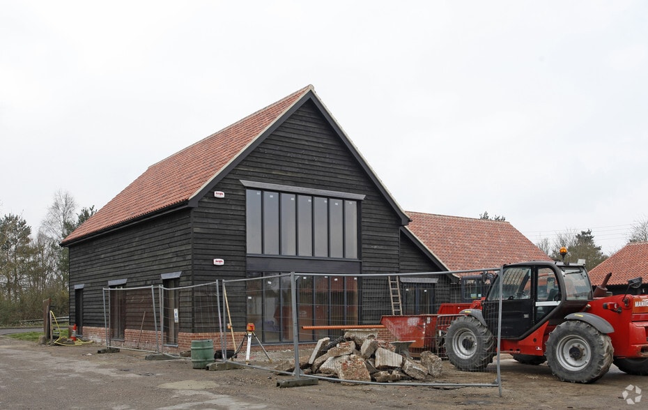 Crown Ln S, Ardleigh to rent - Building Photo - Image 2 of 4