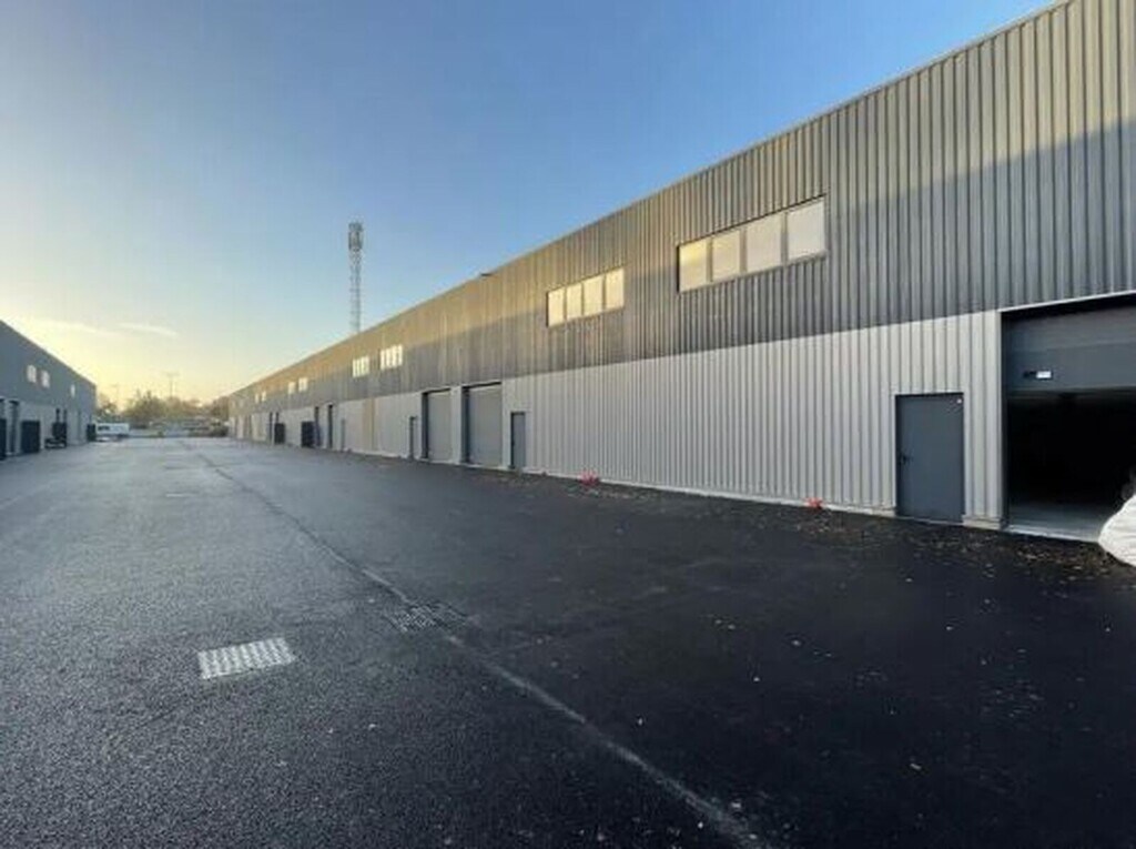 Location Local d'activités 209 m² à 1 759 m² - Photo 1