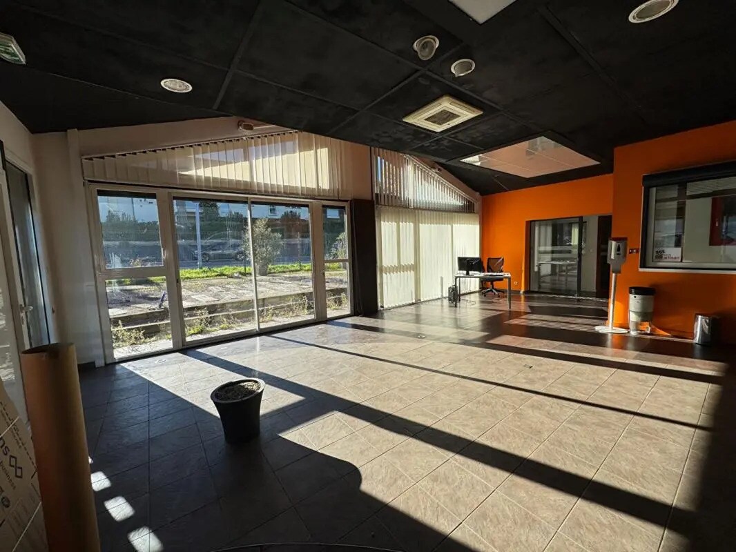 Retail in Castanet-Tolosan for sale Interior Photo- Image 1 of 14