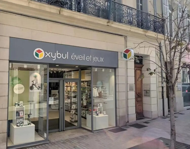 Retail in Marseille to rent - Building Photo - Image 2 of 4