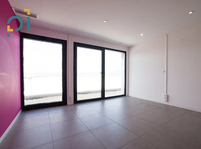 Office in Saint-Cannat to rent - Building Photo - Image 3 of 9