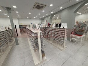 Retail in Barcelona, Barcelona to rent Interior Photo- Image 2 of 8