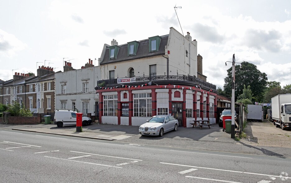 246 Woolwich Rd, London for sale - Primary Photo - Image 1 of 1