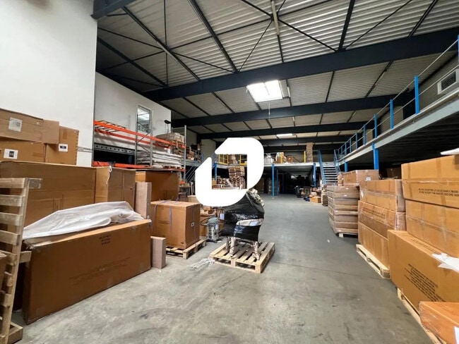 Location Local d'activités 1 650 m²