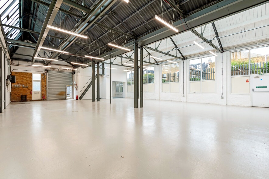 Princes Rd, Teddington to rent - Interior Photo - Image 2 of 4