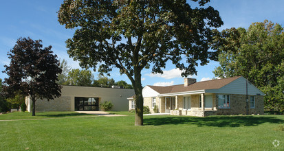 8440-8450 W Forest Home Ave, Greenfield, WI for sale Primary Photo- Image 1 of 1