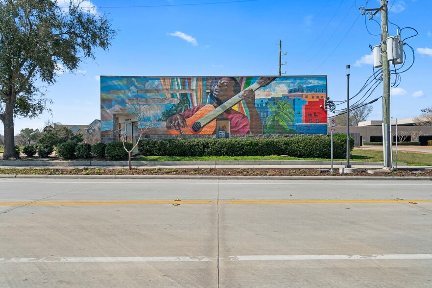 3664 Walnut Bend Ln, Houston, TX for sale - Building Photo - Image 1 of 1