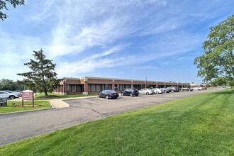 39205 Country Club Dr, Farmington Hills, MI for rent Building Photo- Image 1 of 10