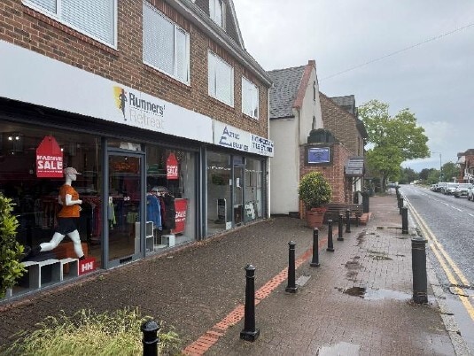 1 Prospect Court, The Broadway, Farnham Common to rent - Building Photo - Image 2 of 2