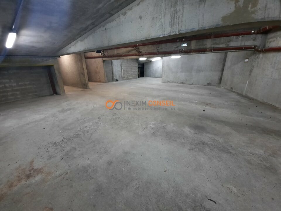 Light Industrial in Courbevoie to rent Interior Photo- Image 1 of 7