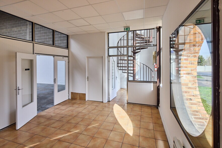 Light Industrial in Le Thillay to rent - Building Photo - Image 3 of 4