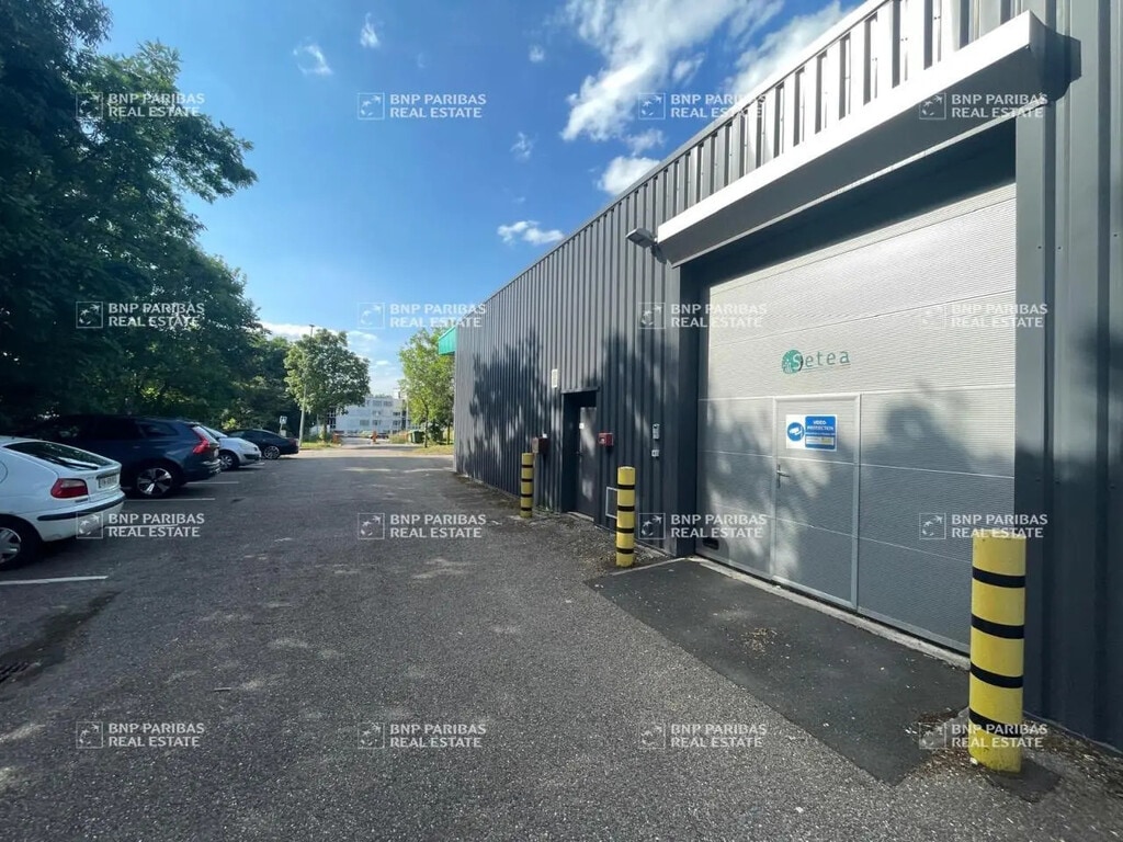 Location Bureaux 374 m² - Photo 1