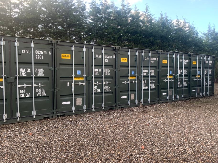 Reeds crescent, Watford to rent Primary Photo- Image 1 of 9