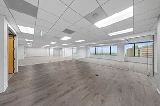 9255 Towne Centre Dr, San Diego, CA to rent Interior Photo- Image 2 of 11