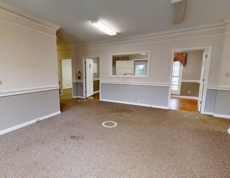 28 Lee St, Winder, GA for rent - Interior Photo - Image 3 of 10