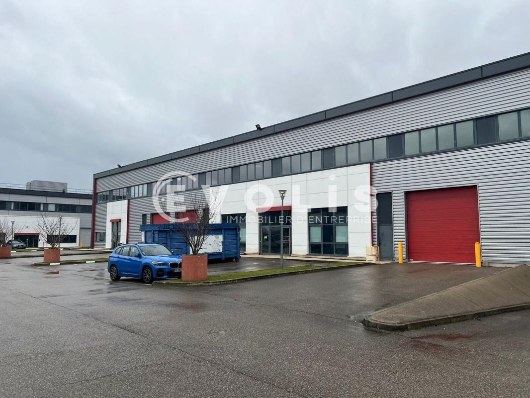 Light Industrial in Meyzieu to rent Building Photo- Image 1 of 20