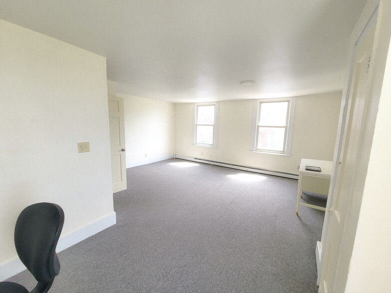 134 Main St, Beacon, NY for rent - Interior Photo - Image 3 of 7