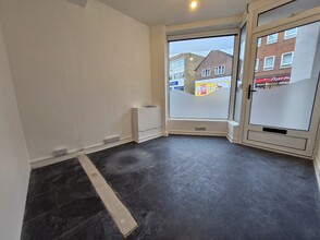 55-57 High St, Caterham for rent Interior Photo- Image 1 of 2