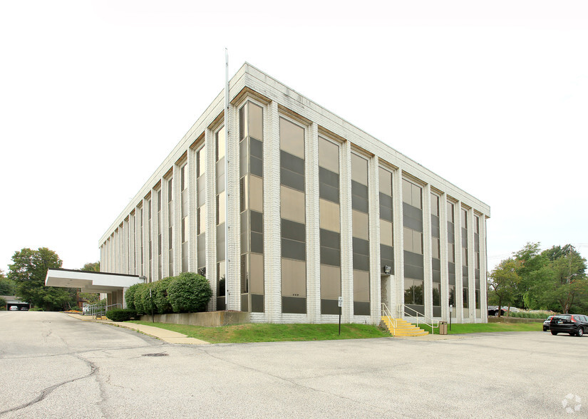 6151 Wilson Mills Rd, Highland Heights, OH for rent - Building Photo - Image 1 of 1