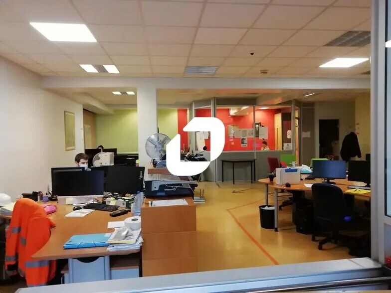 Office in Levallois-Perret to rent - Interior Photo - Image 3 of 5