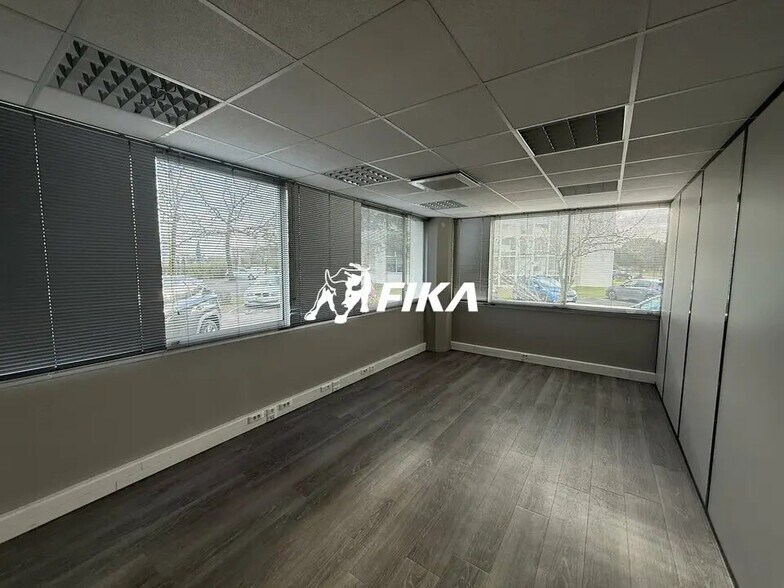 Office in Mérignac to rent - Interior Photo - Image 3 of 11