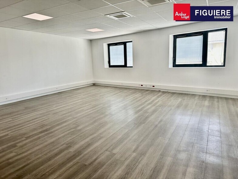 Office in Aix-en-Provence for sale - Building Photo - Image 1 of 6