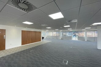 Apple Walk, Swindon to rent Interior Photo- Image 2 of 3