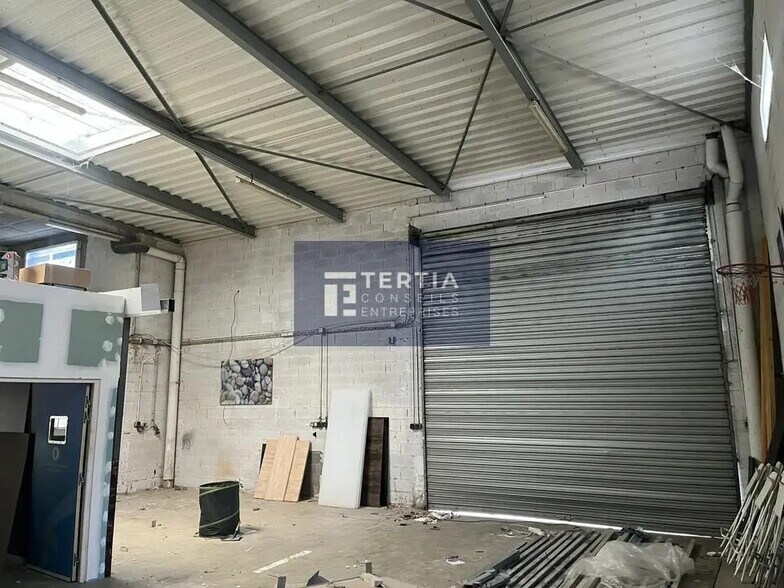 Light Industrial in Montpellier to rent - Interior Photo - Image 3 of 12