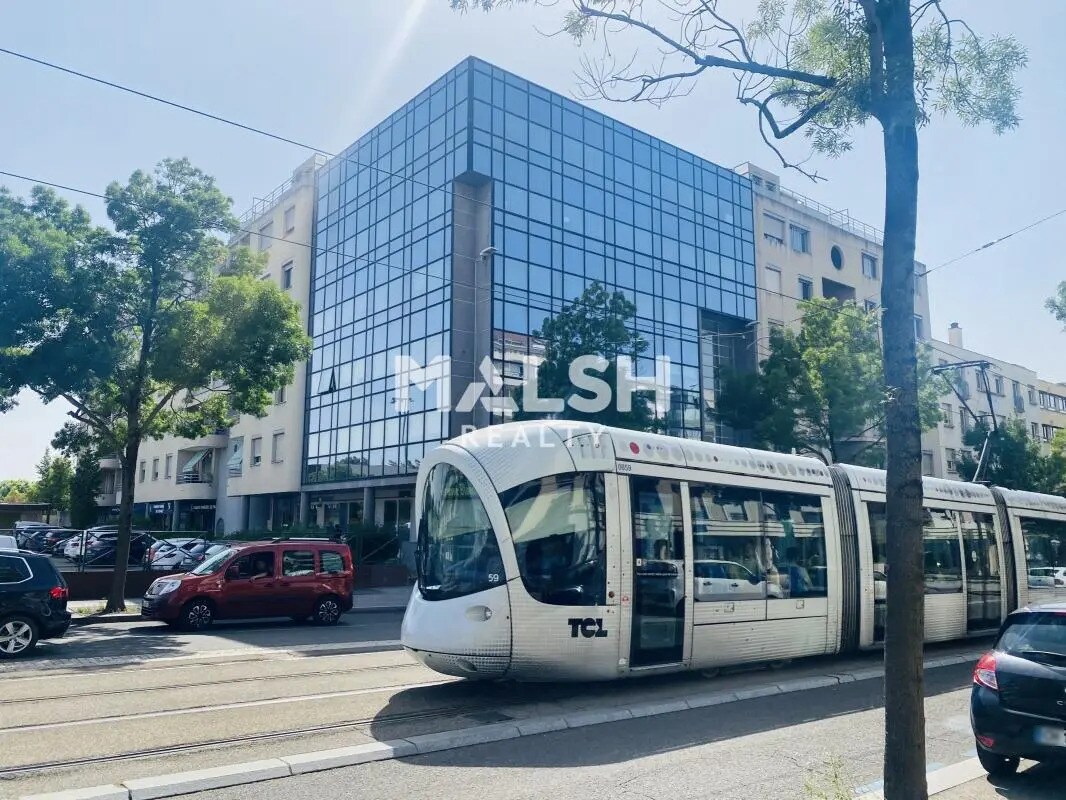 Office in Bron to rent Building Photo- Image 1 of 8