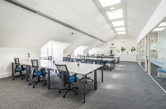 124 Bridge Rd, Chertsey to rent Building Photo- Image 2 of 5