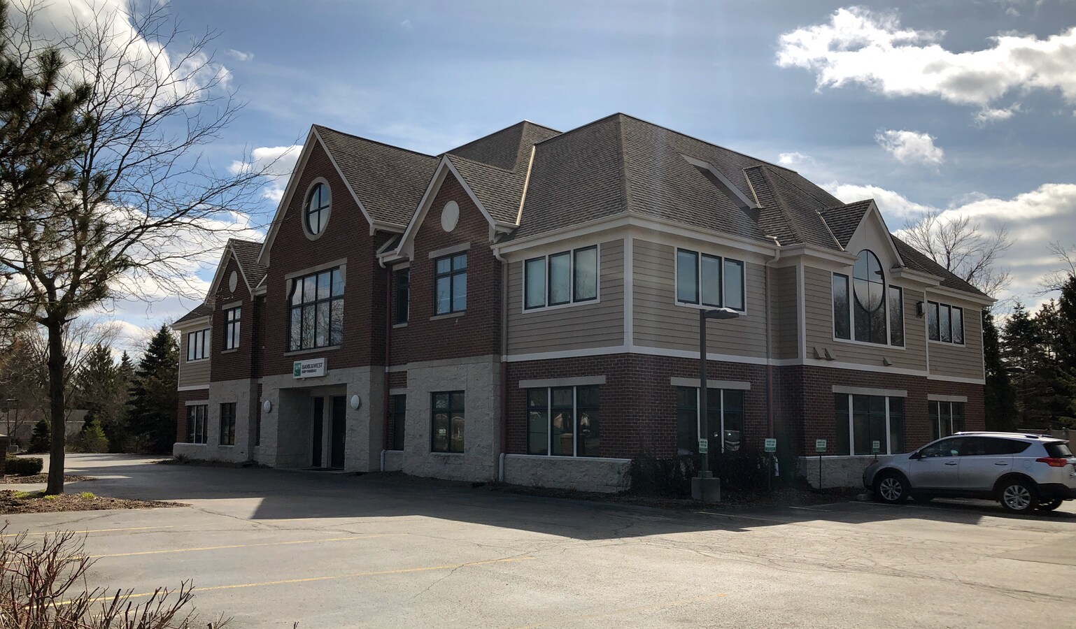 10033 N Port Washington Rd, Mequon 53092