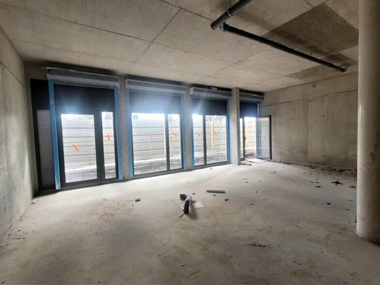Retail in Bonneuil-sur-Marne to rent - Interior Photo - Image 3 of 14