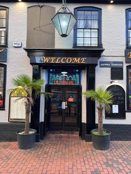 67 High St, Sittingbourne to rent - Building Photo - Image 2 of 7