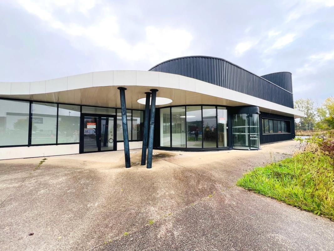 Industrial in Élancourt to rent Building Photo- Image 1 of 16