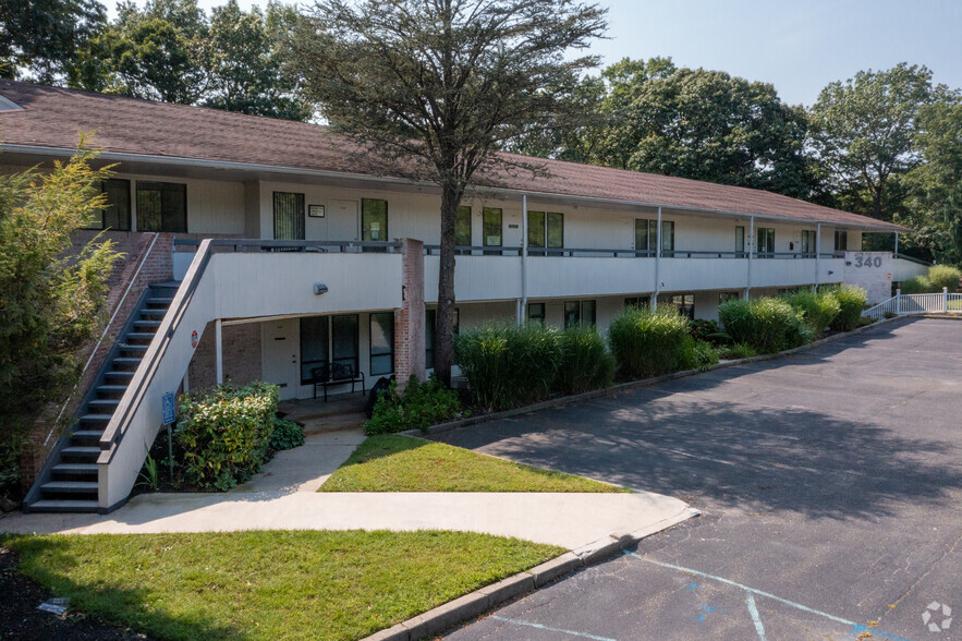 340 Veterans Memorial Hwy, Commack, NY for rent - Building Photo - Image 1 of 5