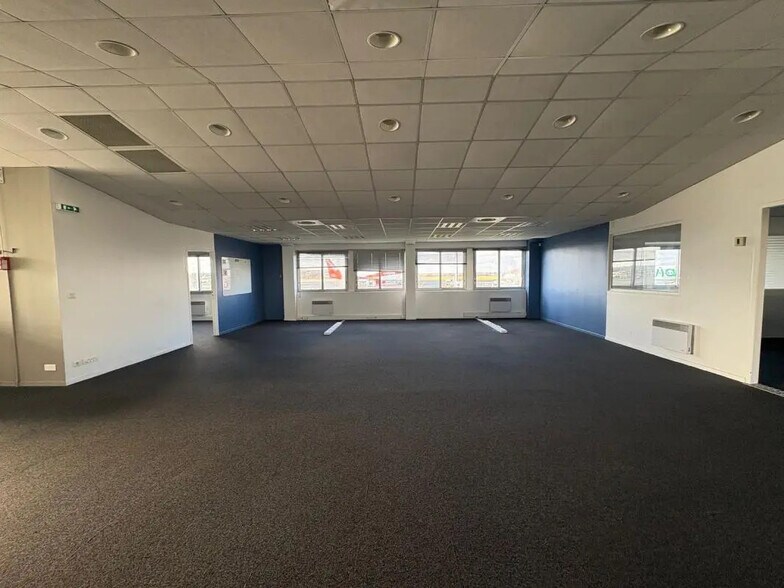 Retail in Bouguenais for sale - Interior Photo - Image 3 of 20