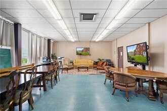 239 Merchant St, Ambridge, PA to rent Interior Photo- Image 2 of 6