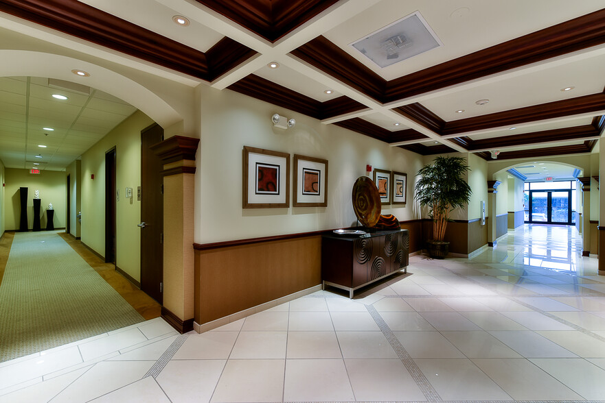 150 Harvester Dr, Burr Ridge, IL for rent - Lobby - Image 3 of 11