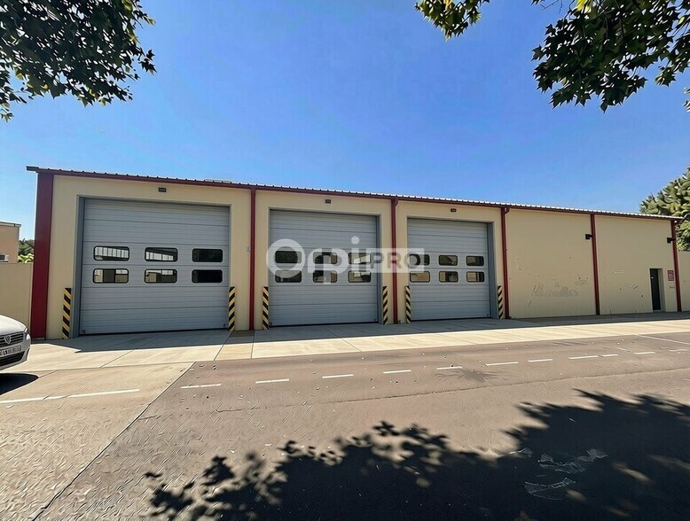 Light Industrial in Avignon for sale - Building Photo - Image 1 of 7