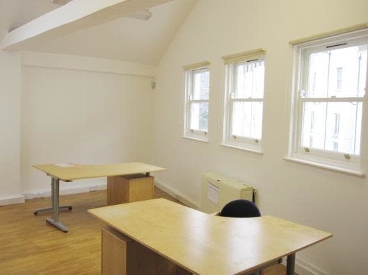 8 Celbridge Mews, London to rent - Interior Photo - Image 2 of 29