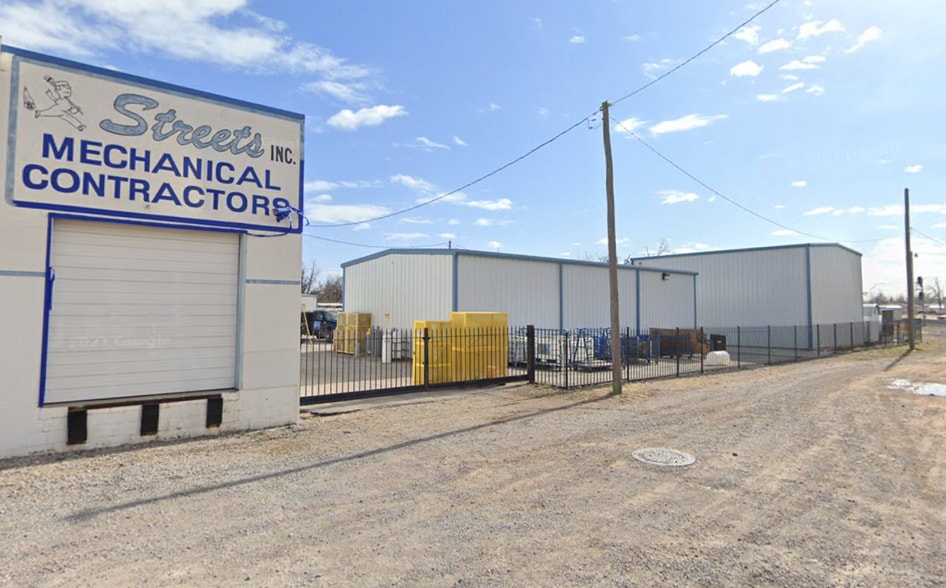 Former Streets, LLC HQ | Industrial Contractor Campus portfolio of 5 properties for sale on LoopNet.co.uk - Building Photo - Image 3 of 8