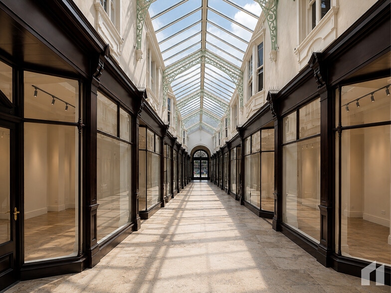 1-22 The Arcade, Dewsbury to rent - Building Photo - Image 1 of 18