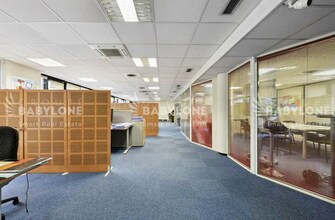 7-9 Rue Auguste Gervais, Issy-les-Moulineaux to rent Interior Photo- Image 2 of 5