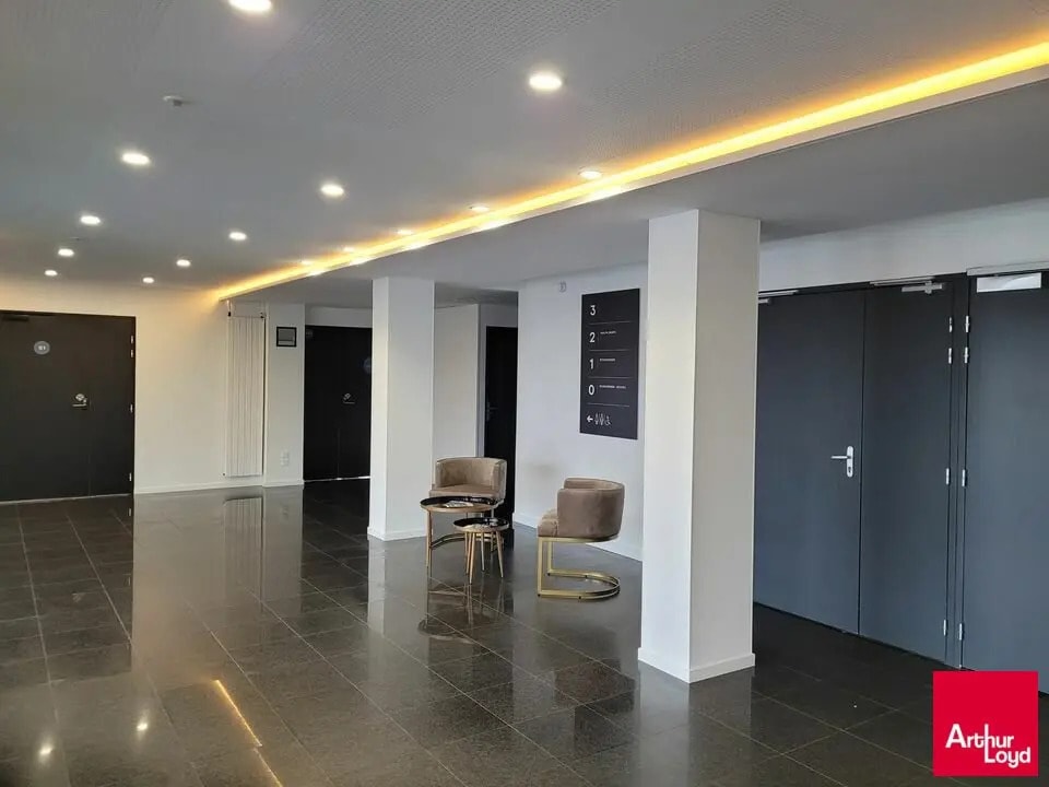 Location Bureaux 2 484 m² - Photo 1