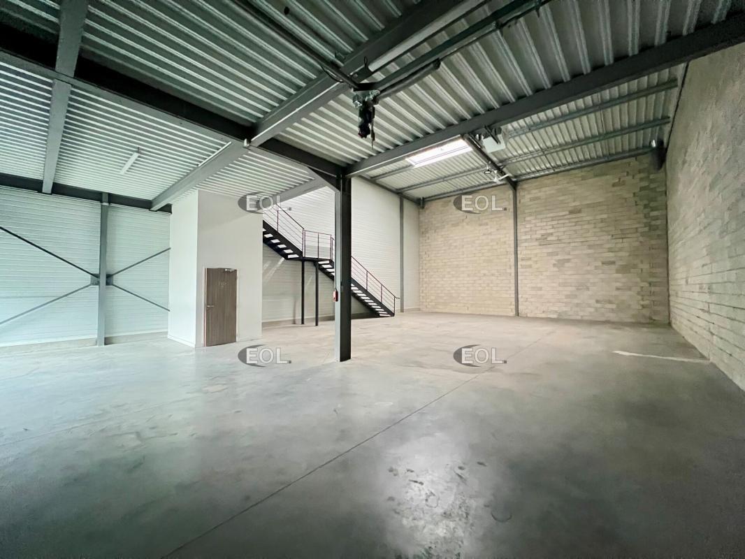 Light Industrial in Aulnay-sous-Bois to rent Interior Photo- Image 1 of 15