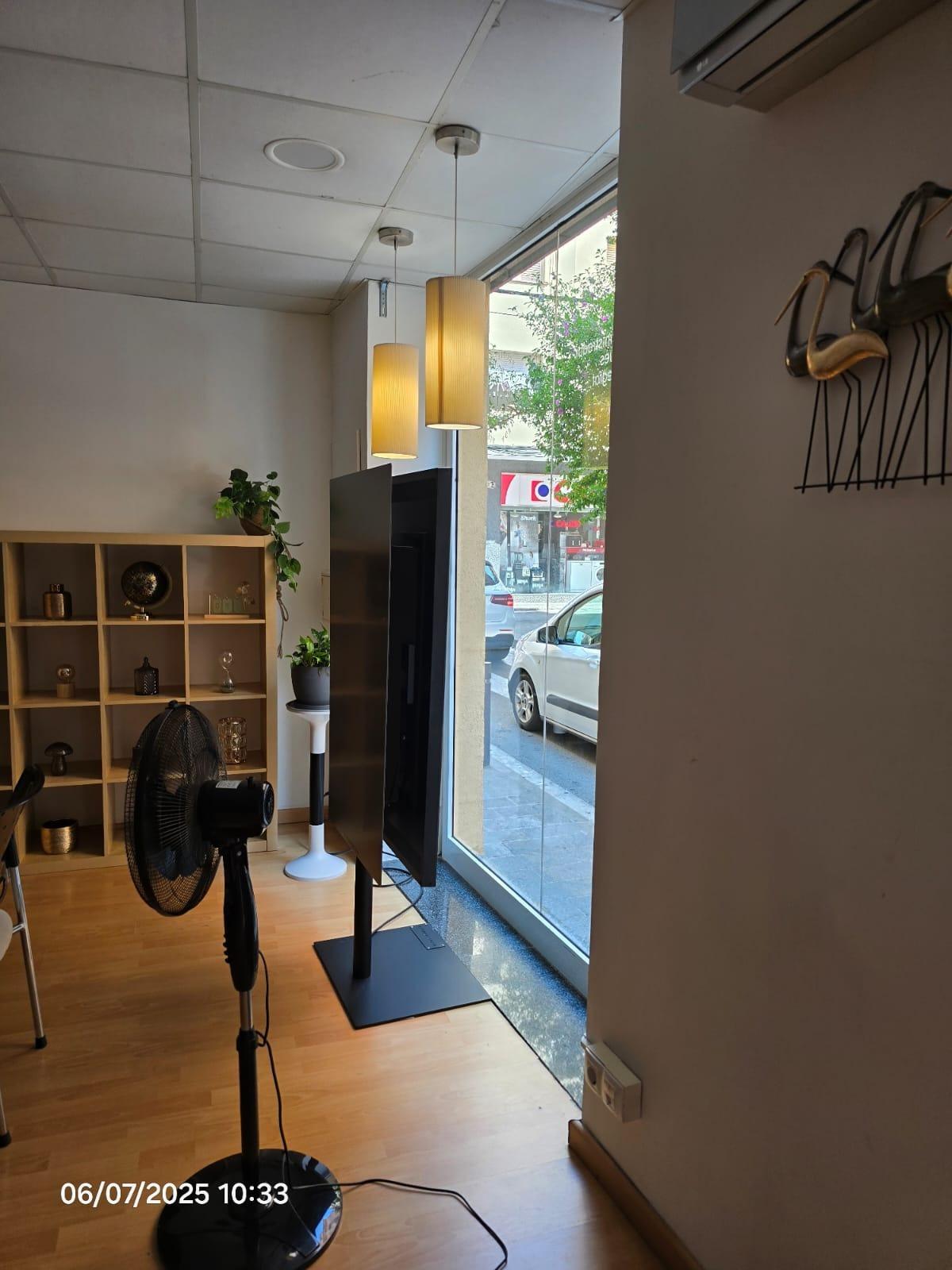 Retail in El Masnou, Barcelona to rent Interior Photo- Image 1 of 2
