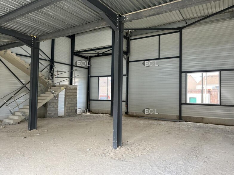 Light Industrial in Asnières-sur-Oise to rent - Construction Photo - Image 2 of 5