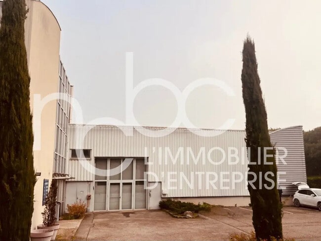 Location Local d'activités 865 m²