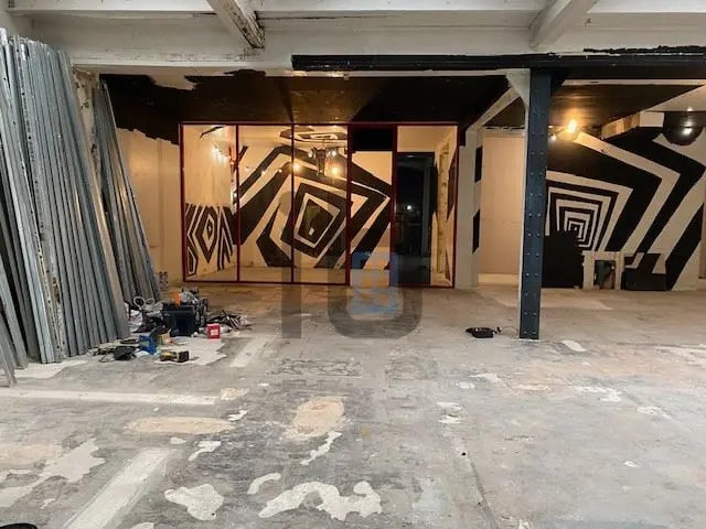 Retail in Paris to rent - Interior Photo - Image 2 of 7